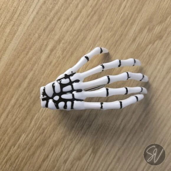 Skeleton hand hair clip great for Halloween - Picture 3 of 5
